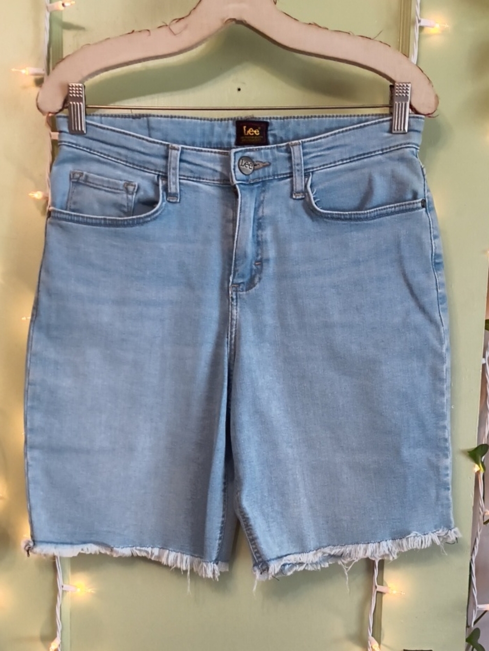 Women's Lee Light Wash Raw Hem Capri Burmuda Denim Shorts 8